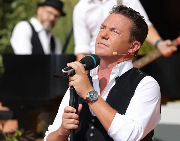 Tr&auml;nen bei &bdquo;Immer wieder sonntags&ldquo; &ndash; Stefan Mross singt f&uuml;r seine verstorbene Mutter