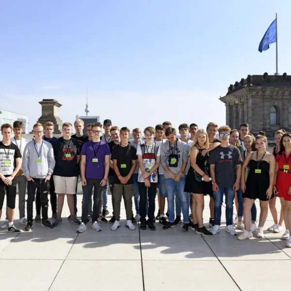 Wenn im Bundestag die Tribünen zu Schlafplätzen werden – und ein Kanzler ausrastet