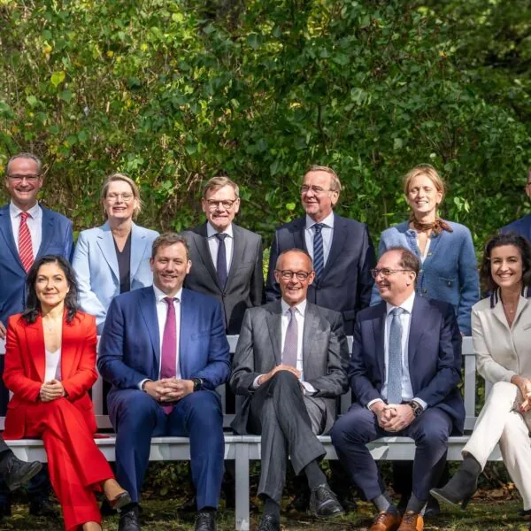 Skandal in Berlin: Friedrich Merz sorgt mit Gehaltserhöhungen für Empörung im ganzen Land