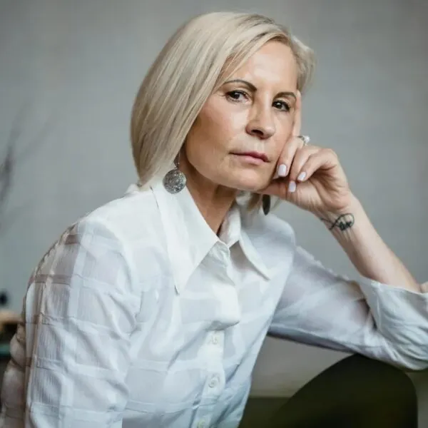 Ehemann schreit seine Frau auf der Geburtstagsfeier an, dass sie zu alt sei &ndash; beste Freundin reagiert an ihrer Stelle