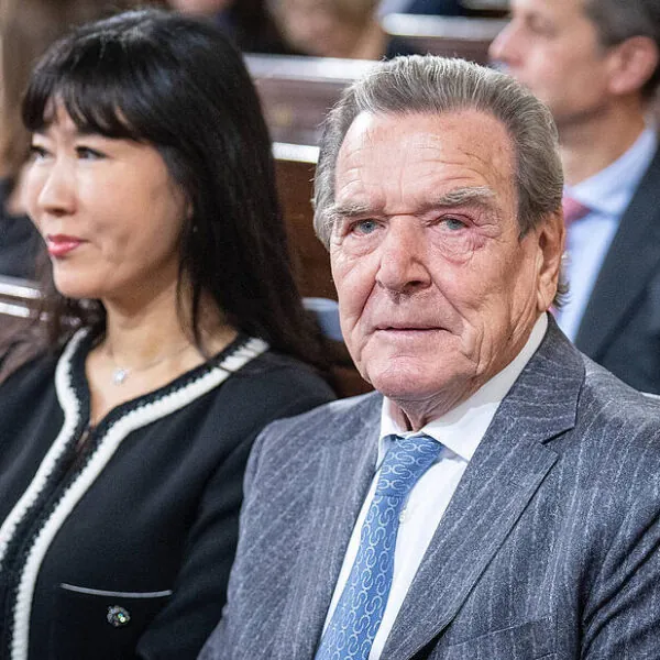 Gerhard Schr&ouml;der bricht sein Schweigen: Altkanzler spricht &uuml;ber Burnout, politische Isolation und angeblichen blockierten Friedensplan