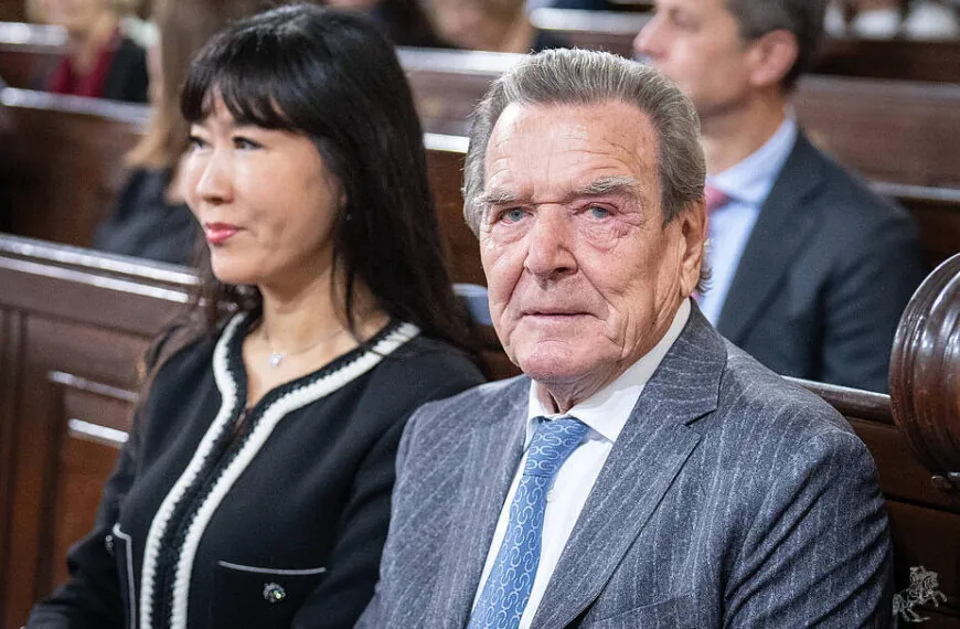 Gerhard Schr&ouml;der bricht sein Schweigen: Altkanzler spricht &uuml;ber Burnout, politische Isolation und angeblichen blockierten Friedensplan