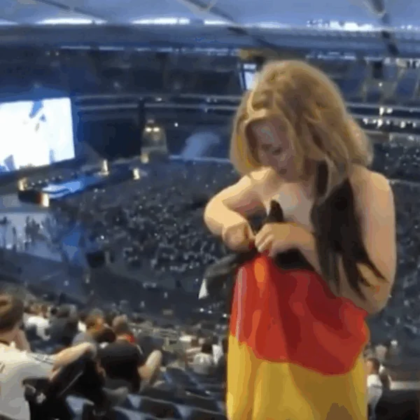 Zwischenszene während eines Konzerts, bei dem Deutschland sich gerne von seiner besten Seite zeigen will