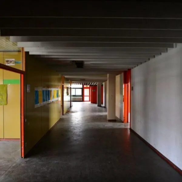 Drei syrische Mädchen attackieren 8-jährige Deutsche auf der Schultoilette