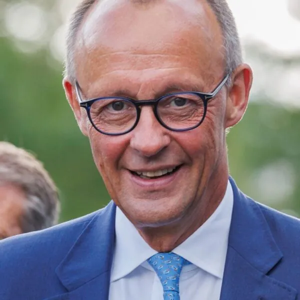 Die große Entlarvung: Wie Kanzler Merz’ Realitätsferne die AfD zur stärksten Kraft macht