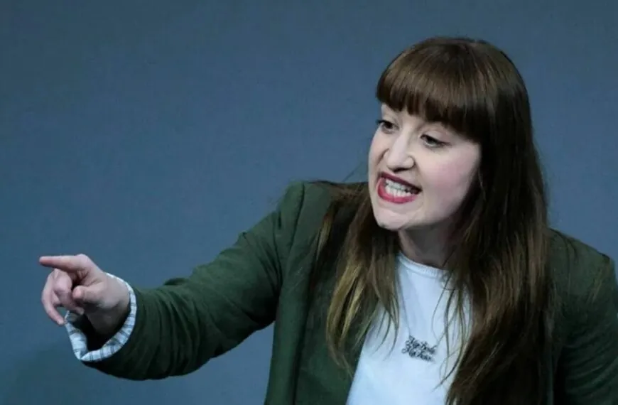 Blamage vor Millionenpublikum – Dieter Nuhr zieht Heidi Reichinnek gnadenlos durch den Kakao!