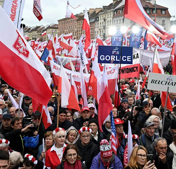 Tausende Menschen in Polen demonstrieren gegen EU-Migrationspolitik