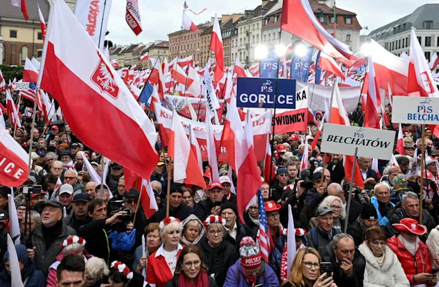 Tausende Menschen in Polen demonstrieren gegen EU-Migrationspolitik