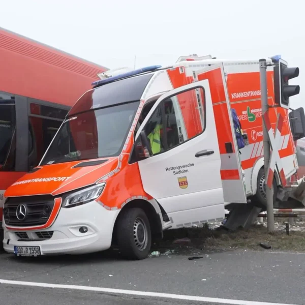 Tragisches Ungl&uuml;ck auf Bahn&uuml;bergang: Seniorin stirbt bei Kollision mit Zug &ndash; Fahrerin (18) im Fokus der Ermittlungen