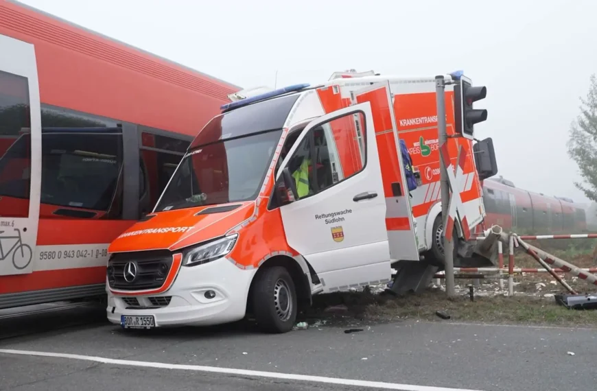 Tragisches Ungl&uuml;ck auf Bahn&uuml;bergang: Seniorin stirbt bei Kollision mit Zug &ndash; Fahrerin (18) im Fokus der Ermittlungen