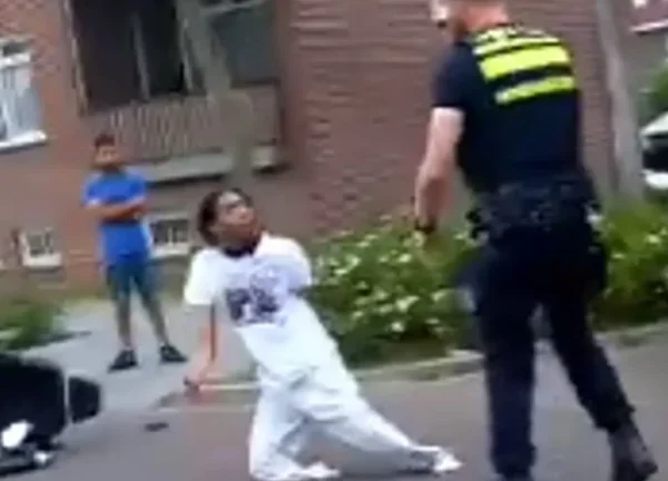 Neue Aufnahmen werfen ein anderes Licht auf den Vorfall mit einem Polizisten und einem Mann im Elektrorollstuhl