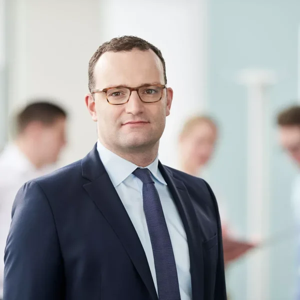 Titel: TV-Eklat um Rentenpolitik – Rentnerin stellt Jens Spahn live bloß und bringt ihn ins Wanken!