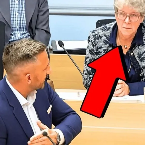 PL&Ouml;TZLICH dreht sich Ulrich Siegmund (AfD) zu ihr um: &bdquo;Sie haben NICHTS auf der KIRSCHE!&ldquo;