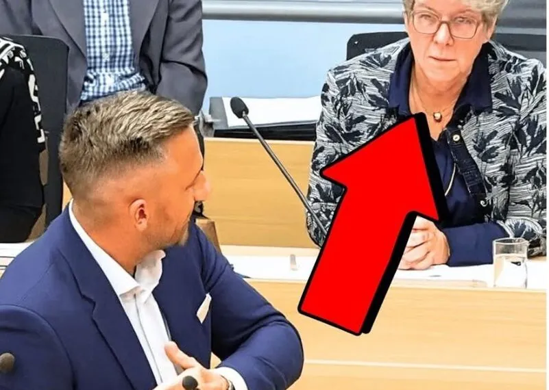 PL&Ouml;TZLICH dreht sich Ulrich Siegmund (AfD) zu ihr um: &bdquo;Sie haben NICHTS auf der KIRSCHE!&ldquo;