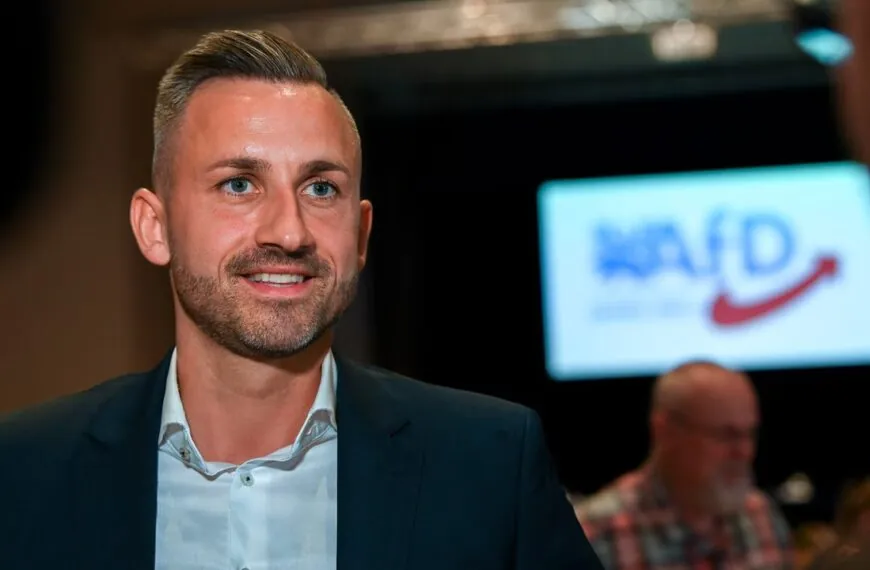 Pl&ouml;tzlich fasst sich Ulrich Siegmund an den Kopf! &bdquo;Wie PEINLICH sie eigentlich!?&ldquo; &ndash; Dieser Moment sorgt f&uuml;r Gel&auml;chter und Kopfsch&uuml;tteln