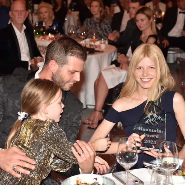 Ber&uuml;hrender Moment: Delani Diekmeier k&auml;mpft gegen Krebs &ndash; und findet bei Charity-Gala neue Kraft