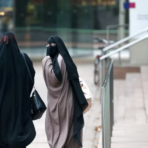 Kabinett arbeitet weiter an Plänen zur Ausweitung des Burkaverbots