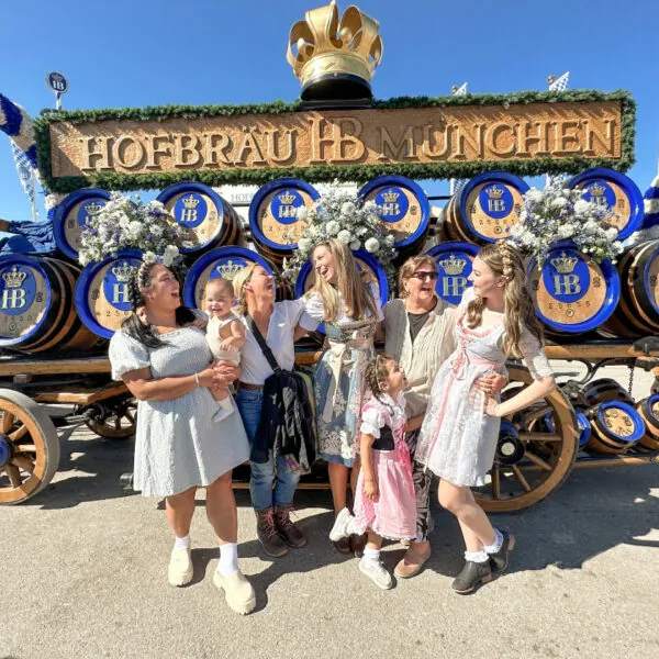 Ein kurzes Video vom Oktoberfest verbreitet sich rasant im Netz &ndash; und entfacht eine breite Debatte.