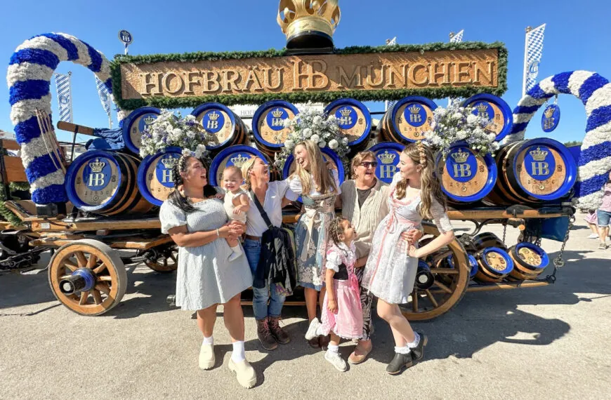 Ein kurzes Video vom Oktoberfest verbreitet sich rasant im Netz &ndash; und entfacht eine breite Debatte.