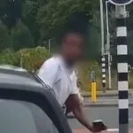 Mann blockiert grüne Ampel – bizarrer Vorfall sorgt für Rätsel und Diskussionen