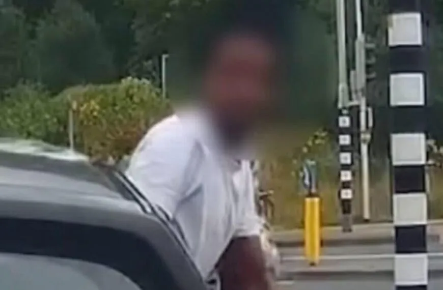 Mann blockiert grüne Ampel – bizarrer Vorfall sorgt für Rätsel und Diskussionen