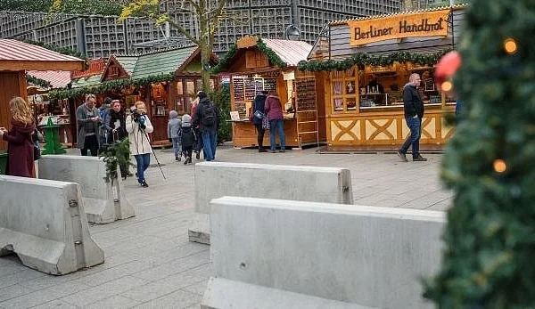 PL&Ouml;TZLICH KLATSCHT DER GANZE WEIHNACHTSMARKT &ndash; F&Uuml;R ULRICH SIEGMUND! EINE SZENE, DIE GERADE DAS NETZ EXPLODIEREN L&Auml;SST