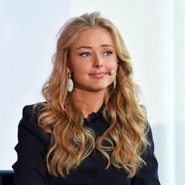 Es geht ihr besser, die Haare wachsen nach