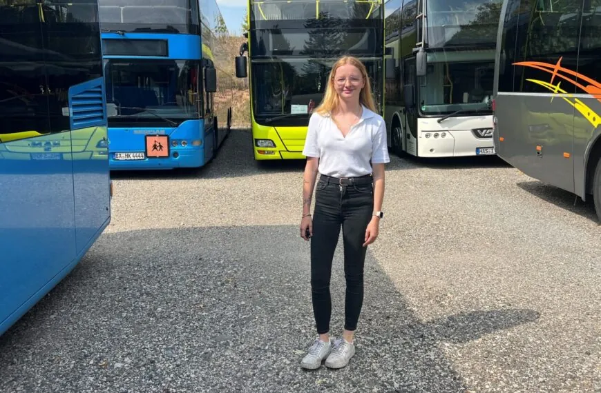 Jüngste Busfahrerin Bayerns! Leonie (18) bezwingt täglich einen 16-Tonnen-Riesen