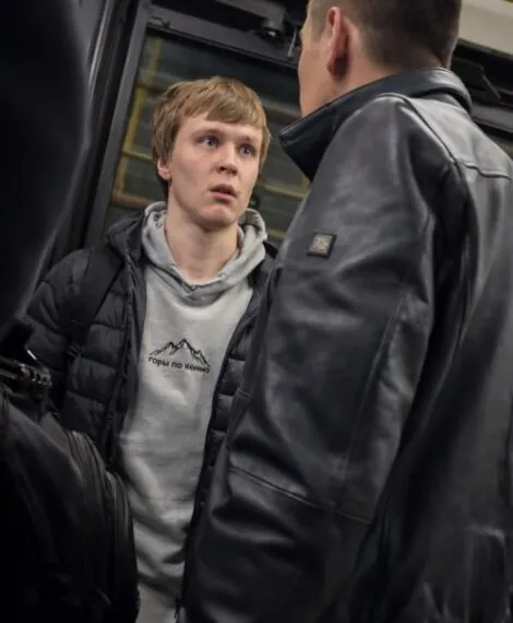 Typ bel&auml;stigt im Bus die falsche Person &ndash; und zahlt den Preis daf&uuml;r