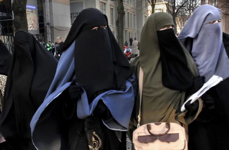 Italiens Debatte um ein Verbot gesichtsverh&uuml;llender Kleidung &ndash; Hintergr&uuml;nde, Ziele und Kontroversen