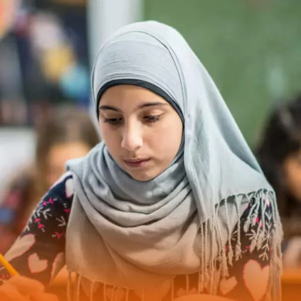 Muslimische Jugendliche zwischen Ausgrenzung und Resilienz: Wie Diskriminierung ihr Leben pr&auml;gt