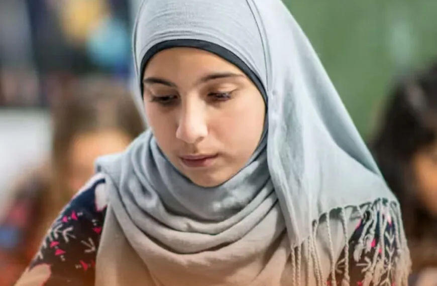 Muslimische Jugendliche zwischen Ausgrenzung und Resilienz: Wie Diskriminierung ihr Leben pr&auml;gt