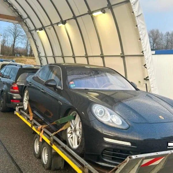 Zoll stellt Porsche nach mutmaßlicher fehlender Einfuhrabgabe sicher