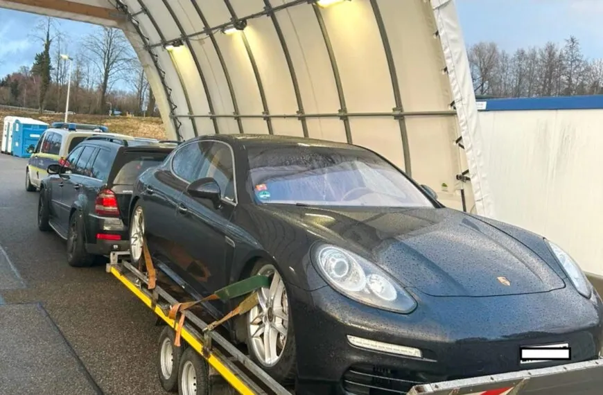 Zoll stellt Porsche nach mutmaßlicher fehlender Einfuhrabgabe sicher