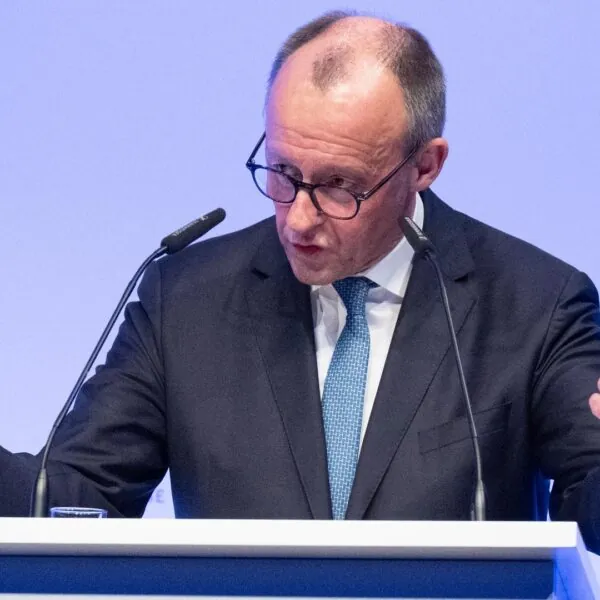 Friedrich Merz zur Rente: Bundesregierung k&uuml;ndigt keine K&uuml;rzungen an