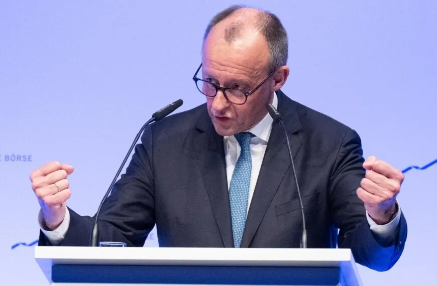 Friedrich Merz zur Rente: Bundesregierung k&uuml;ndigt keine K&uuml;rzungen an