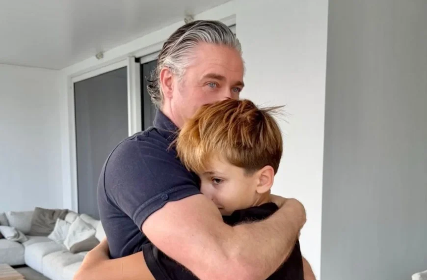 Flugchaos ohne Ende: Nach Irrflug-Marathon f&auml;llt Franjo Pooth endlich seinem Sohn in die Arme