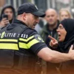 Polizeieinsatz in Utrecht sorgt f&uuml;r hitzige Debatte: H&auml;rteres Durchgreifen oder notwendige Konsequenz?